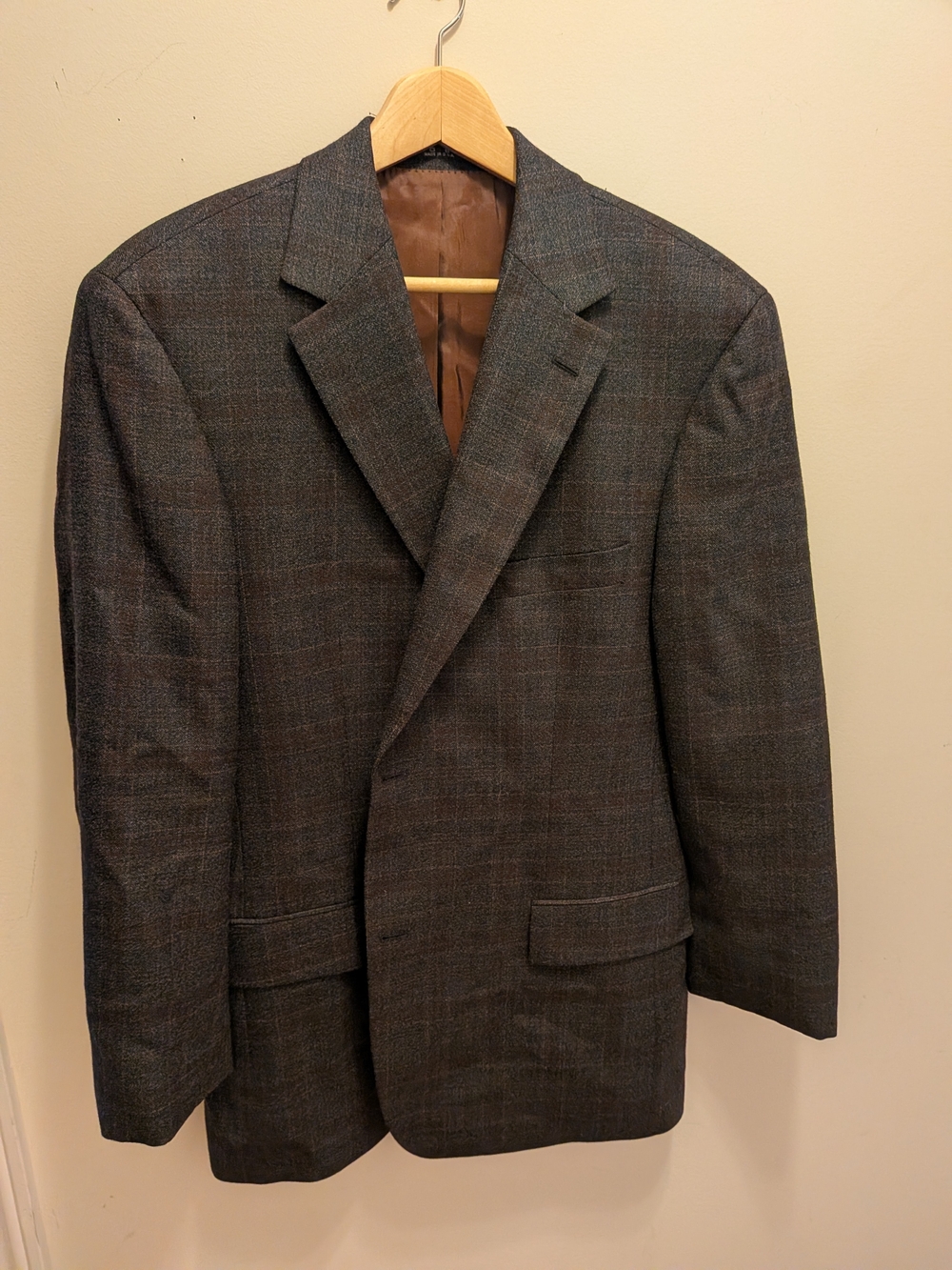 Hugo Boss Bertolucci VS Gray Charcoal Plaid Sport Coat with Subtle Brown Accents